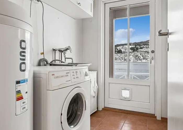 Rorbu Centrally Located In Tjeldsund Apartament